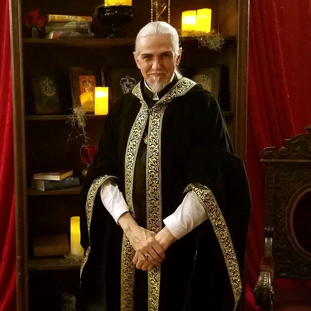 The Gentleman Wizard performing as a wizard